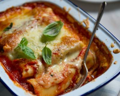 Spinach Cottage Cheese Cannelloni in Roasted Pepper Sauce Recipe