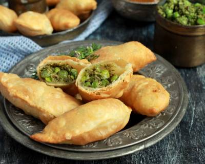 Matar Karanji /Gujiya Recipe (Maharashtrian Deep Fried Savoury Pastry)