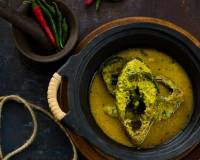 Doi Ilish Recipe - Bengali Style Hilsa In Yogurt Gravy Recipe