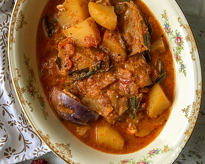 Chettinad Style Kara Kuzhambu Recipe with Potato and Brinjal