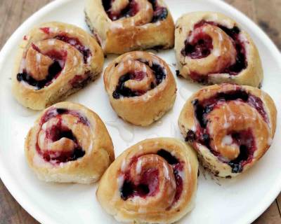 Strawberry & Chocolate Rolls Recipe With Vanilla Glaze