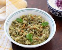 Matki Khichdi Recipe - Palak Pudina Moth Bean Khichdi Recipe