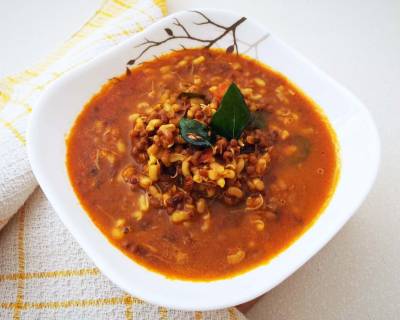 Matki Chi Rassa Bhaji Recipe (Maharashtrian Style Moth Beans Cooked with Goda Masala)