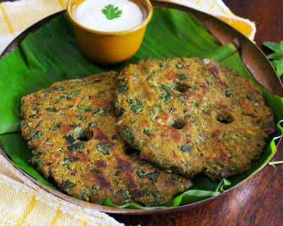 Methi Jowar Ragi Thalipeeth Recipe - Healthy Diabetic Friendly Recipe