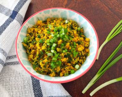 Maharashtrian Style Patichya Kandyachi Zunka Recipe -Spring Onions and Besan Sabzi