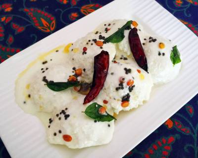 Thayir Idli Recipe (South Indian Idli In Tempered Curd)