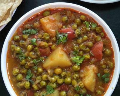 Matar Chi Usal Recipe - Green Peas In A Onion Tomato Gravy