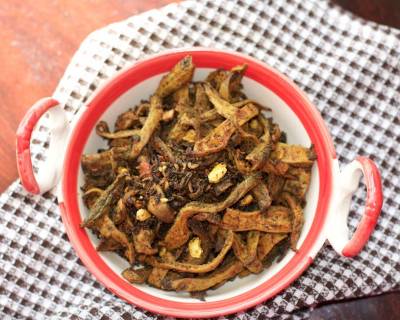Kurkure Karela Sabzi Recipe - Crispy Karela Bhujiya