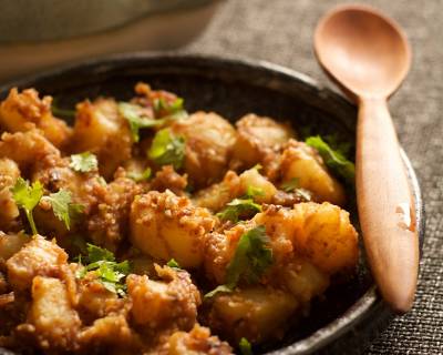 Till Wale Aloo Recipe - Sesame Potato Sabzi