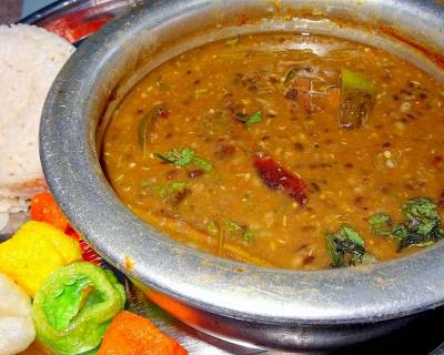 Tamil Nadu Style Ulundhu Kuzhambu Recipe - Black Lentil Curry
