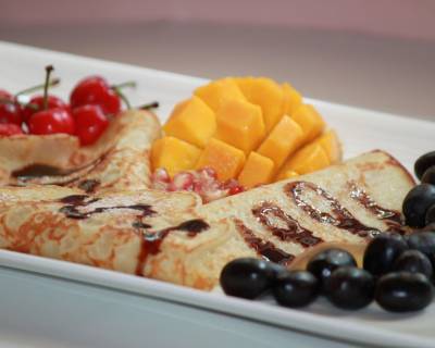 Pancakes Drizzled With Chocolate Sauce Served With Fruits & Jaggery Recipe (Breakfast In Bed)