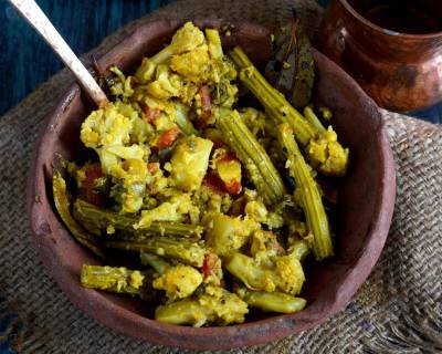 Bengali Style Labra Recipe - Mix Vegetable Sabzi