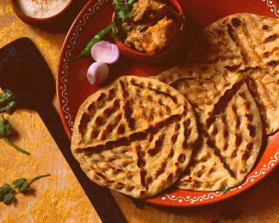 Spiced Khooba Roti (Rajasthani Pinched Flatbread Recipe)