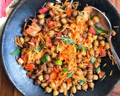 Kala Chana Salad Recipe With Carrots, Cucumber & Tomatoes 