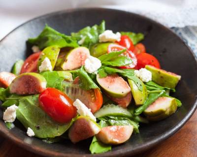 Spinach Fig & Cherry Tomatoes Salad with Red Wine Vinaigrette Recipe