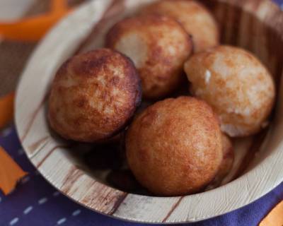 Andhra Style Paakundalu/ Pakam Undalu Recipe (Rice flour Coconut Fritters) 