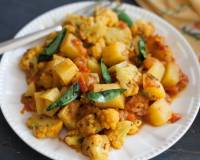 Andhra Style Tomato Cauliflower Koora Recipe