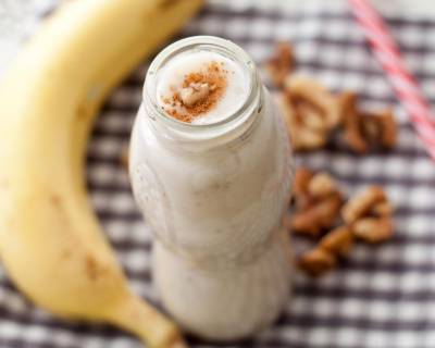 Banana Yogurt and Walnut Smoothie Recipe 