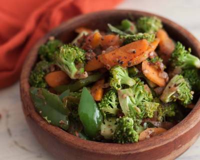 Broccoli, Carrot And Capsicum Sabzi Recipe