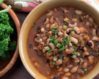 Greek Style Μαυρομάτικα Recipe (Black Eyed Beans with Celery and Thyme Recipe) 