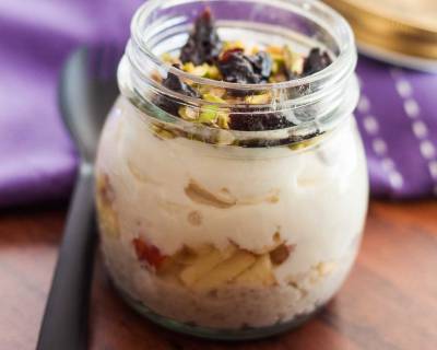 Healthy Yogurt Parfait with Oats and Fresh Fruits Recipe 