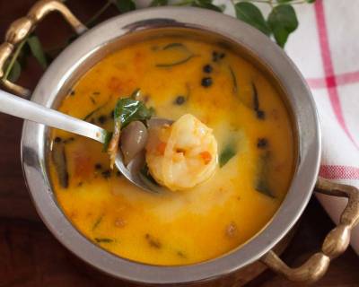 Kerala Style Chemmeen Moilee Recipe - Prawn Curry