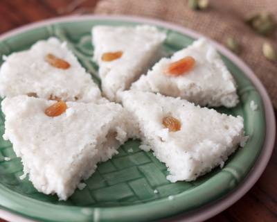 Kerala Style Vattayapam Recipe (Steamed Coconut Rice Cakes Recipe)