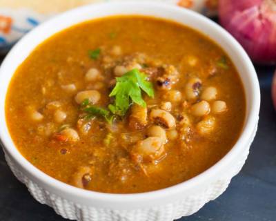 Maharashtrian Chavali Chi Usal Recipe - Black Eyed Peas Curry