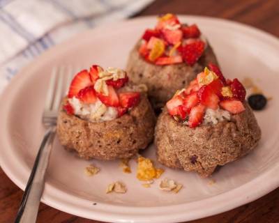 Muesli Oats Cupcake Filled with Yogurt and Strawberries Recipe 