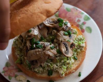 Mushroom And Scrambled Egg Bagel Sandwich Recipe