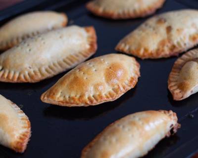 Spicy Mushroom Puffs Recipe (Empanadas stuffed with Mushroom Recipe)