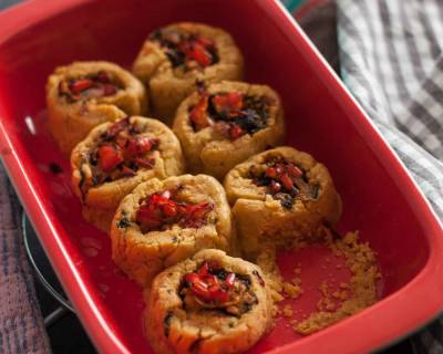 Spinach & Paneer Cornmeal Roll Recipe