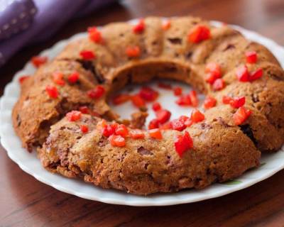 Strawberry Bundt Cake with Muesli and Oats Recipe 