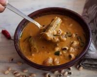 Tamil Nadu Style Karamani Murungakkai Kuzhambu Recipe-Black eyed Beans & Drumstick Curry 