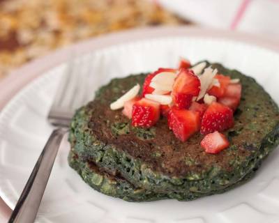 Whole Wheat Muesli Pancake with Spirulina Recipe