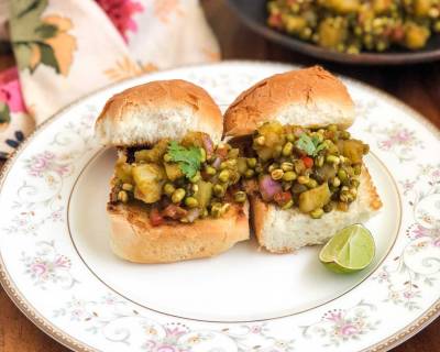 Chatpata Aloo Moong Sprouts Recipe With Buttered Pav Buns