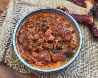 Madurai Spicy Tomato Chutney Recipe- Thakkali Vengayam Chutney