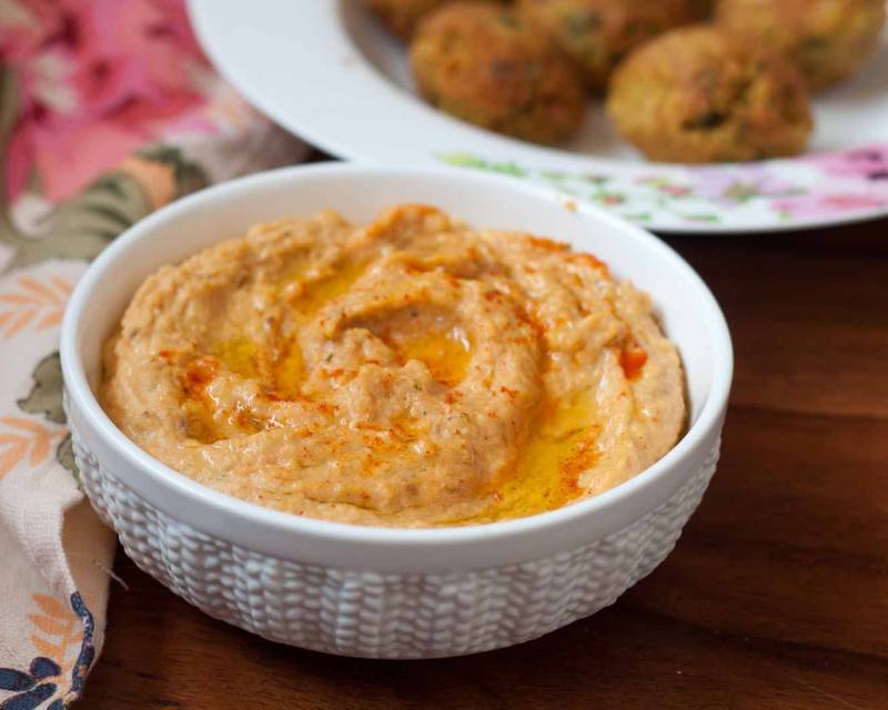 Sriracha Hummus Recipe - Sriracha Flavoured Middle Eastern Dip 