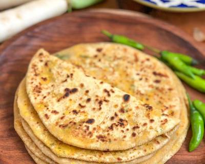 Stuffed Mooli Paneer Paratha Recipe 