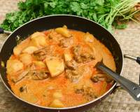 Attukal Mochai Kuzhambu Recipe-Mutton Leg & Field Beans Gravy