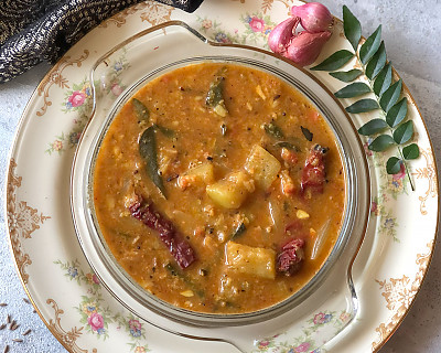 Sorakkai Paruppu Kuzhambu Recipe - Tamil Nadu Style Lauki Curry