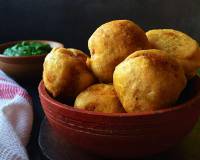 आलू दाल पाकोरा रेसिपी - Aloo Dal Pakoras Recipe