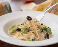 Alfredo Spaghetti Pasta Recipe in Broccoli & Olives