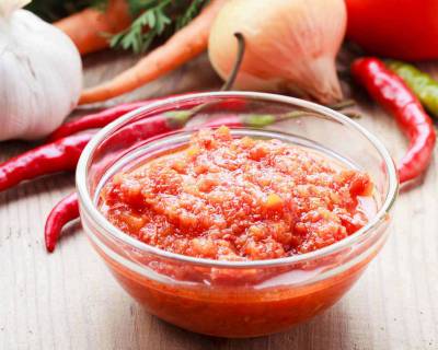 How To Make Indo-Chinese Spicy Schezuan Sauce At Home