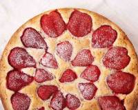 Delicious Strawberry Tea Cake Recipe