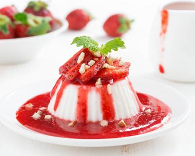 Vanilla Panna Cotta Recipe With Strawberry Coulis