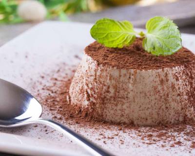 Vanilla Panna Cotta Recipe with Cocoa & Mint