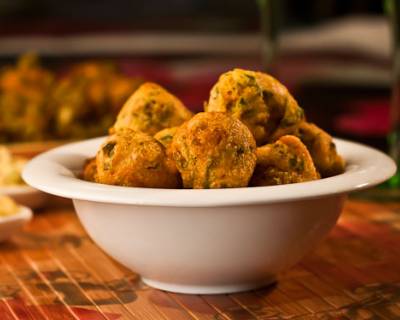 Kunukku Recipe - South Indian Spicy Lentil Fritters