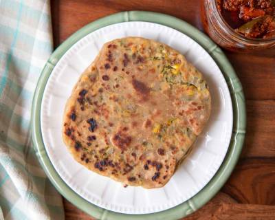 Stuffed Makai Paratha Recipe (Corn & Coriander Stuffed Flat Bread)