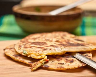 Muttai Parotta Recipe ( Ande Ka Paratha / Egg Filled Flat Bread)